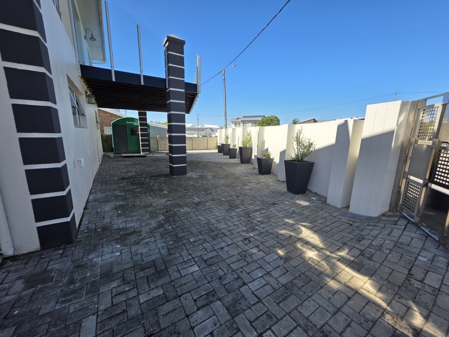 6 Bedroom Property for Sale in Oceanview Heights Western Cape